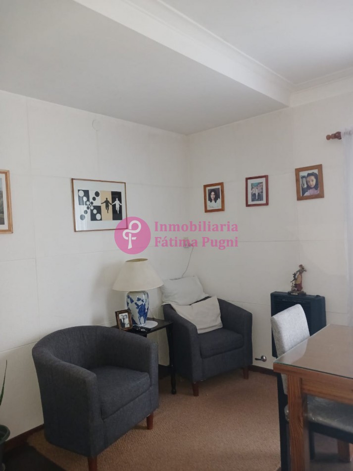 Casa ph 3 ambientes atras, con patio. Muy buen estado