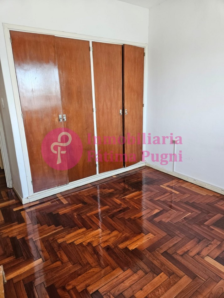 11 de Septiembre e Independencia Departamento 2 ambientes a la calle, con balcon. 2 baños, Muy buen estado 