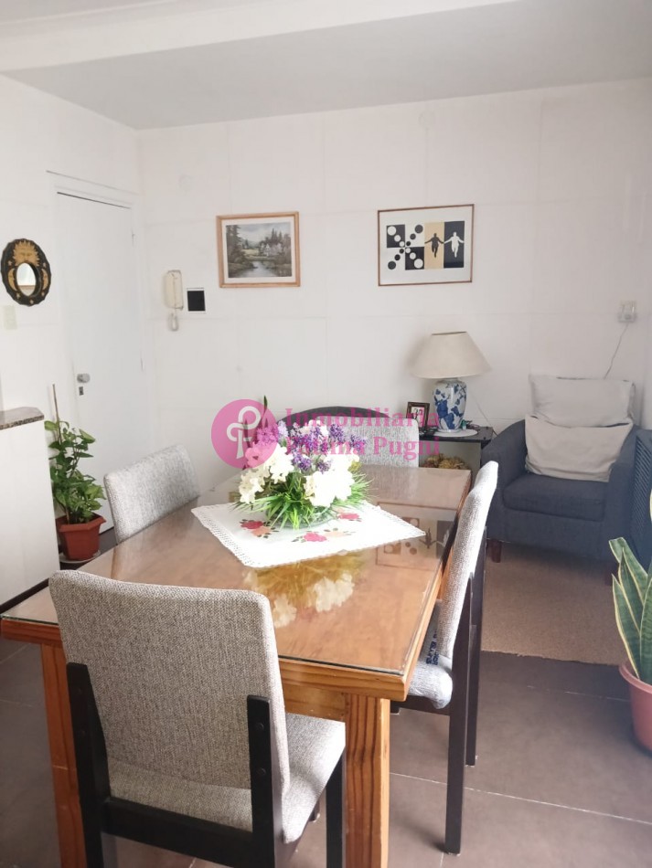 Casa ph 3 ambientes atras, con patio. Muy buen estado