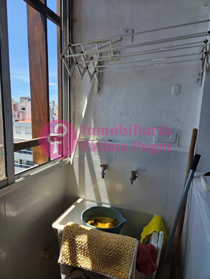 11 de Septiembre e Independencia Departamento 2 ambientes a la calle, con balcon. 2 baños, Muy buen estado 