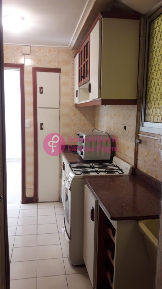 Departamento 3 ambientes con dependencia de servicio, a la calle con  balcon frances