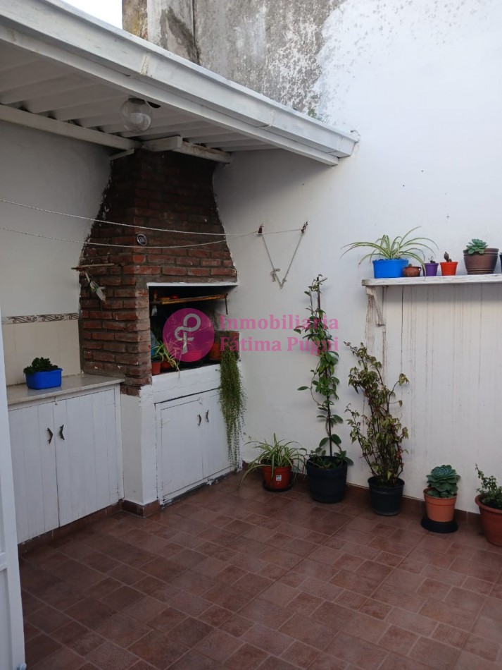 Casa ph 3 ambientes atras, con patio. Muy buen estado