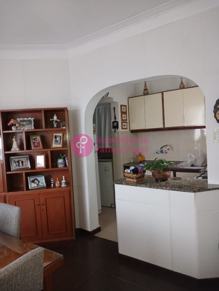 Casa ph 3 ambientes atras, con patio. Muy buen estado