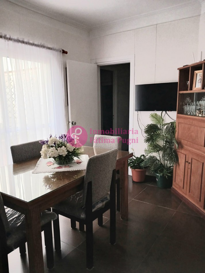 Casa ph 3 ambientes atras, con patio. Muy buen estado