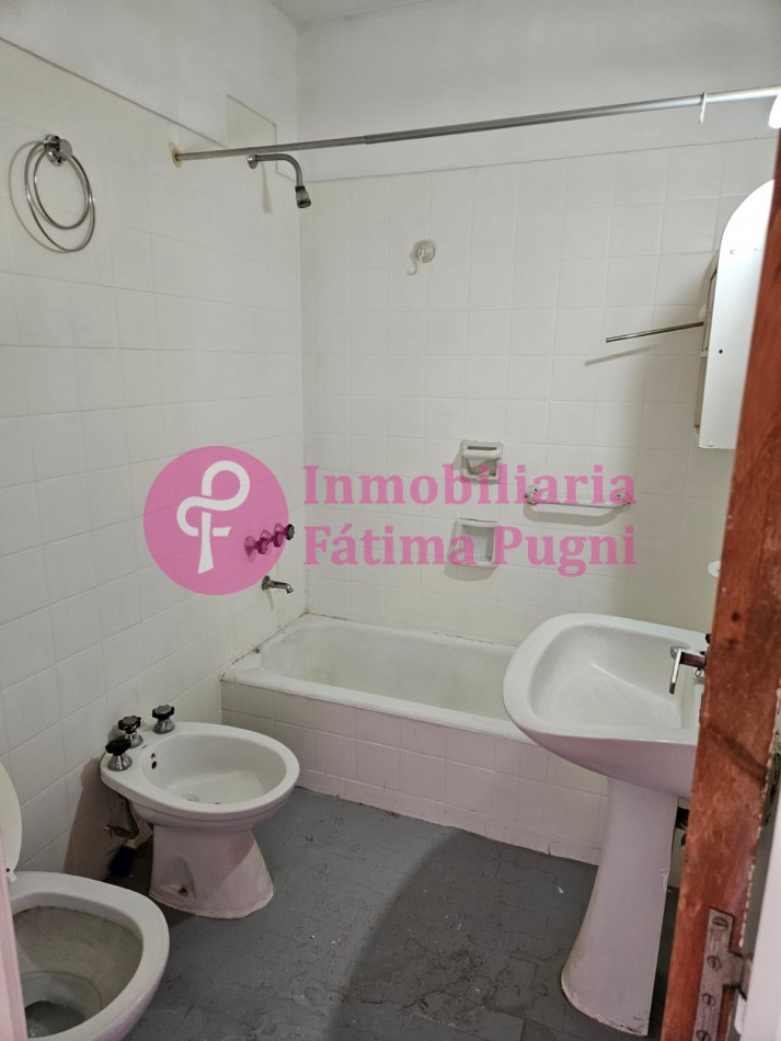 11 de Septiembre e Independencia Departamento 2 ambientes a la calle, con balcon. 2 baños, Muy buen estado 