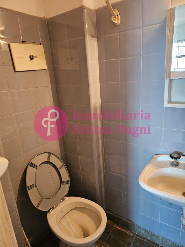 11 de Septiembre e Independencia Departamento 2 ambientes a la calle, con balcon. 2 baños, Muy buen estado 