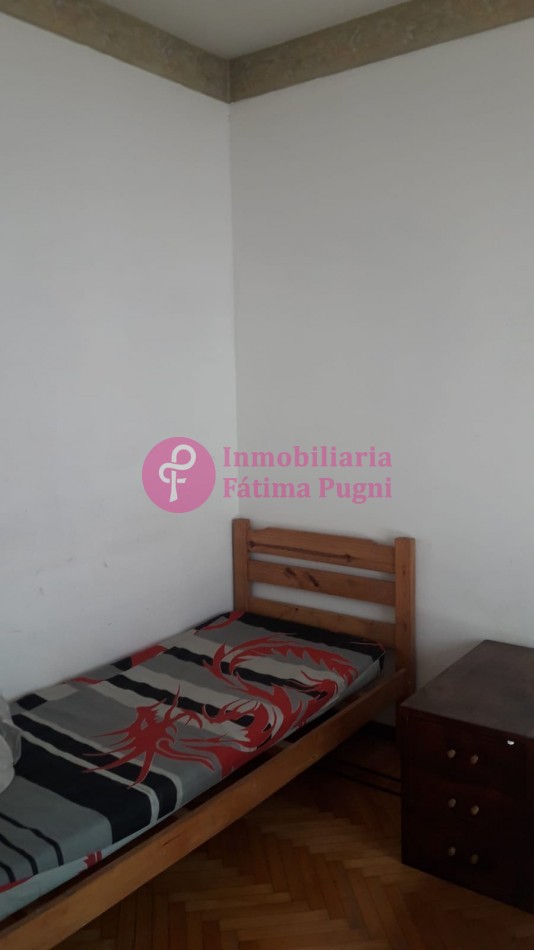 Departamento 3 ambientes con dependencia de servicio, a la calle con  balcon frances