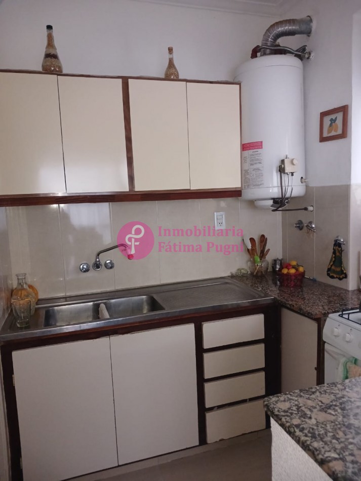 Casa ph 3 ambientes atras, con patio. Muy buen estado
