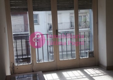 Departamento 3 ambientes con dependencia de servicio, a la calle con  balcon frances