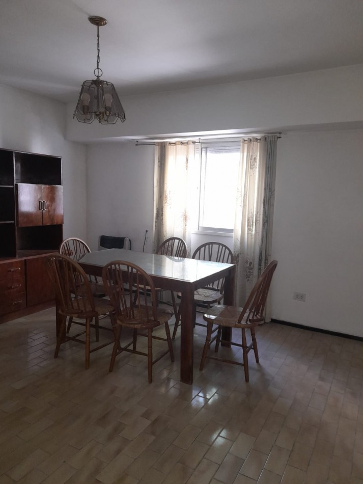 Tucuman esquina Brown. Depto 2 ambientes a la calle- Se vende con Renta