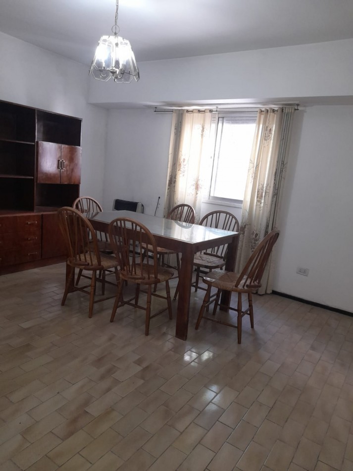 Tucuman esquina Brown. Depto 2 ambientes a la calle- Se vende con Renta