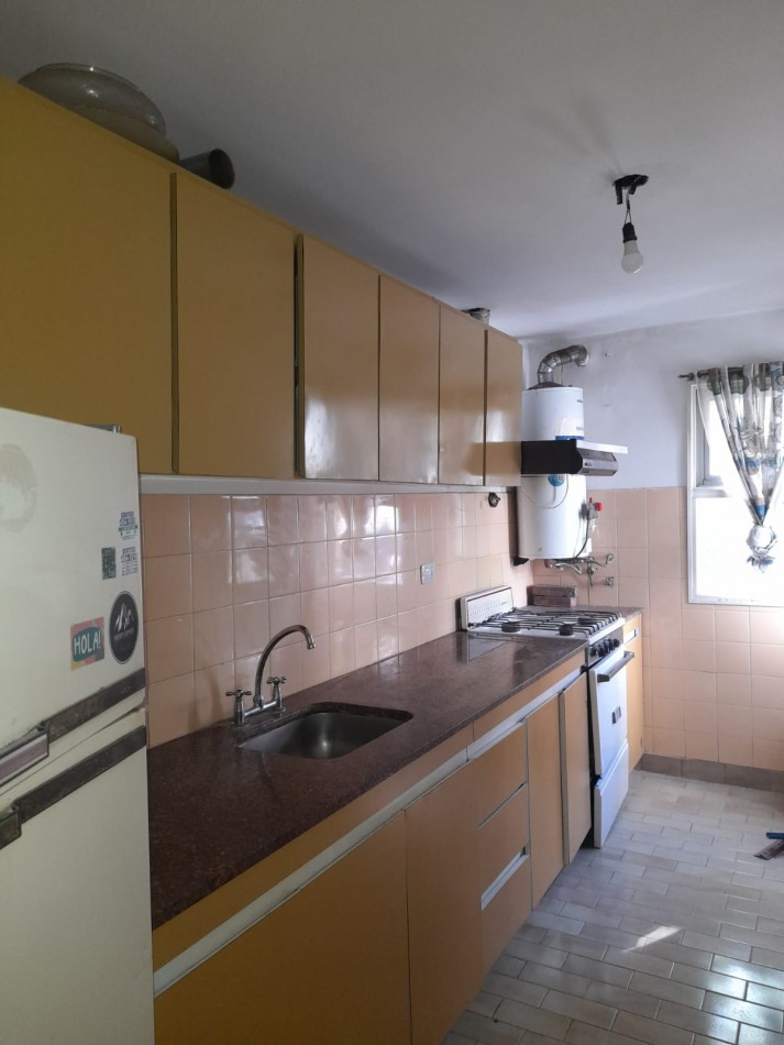 Tucuman esquina Brown. Depto 2 ambientes a la calle- Se vende con Renta