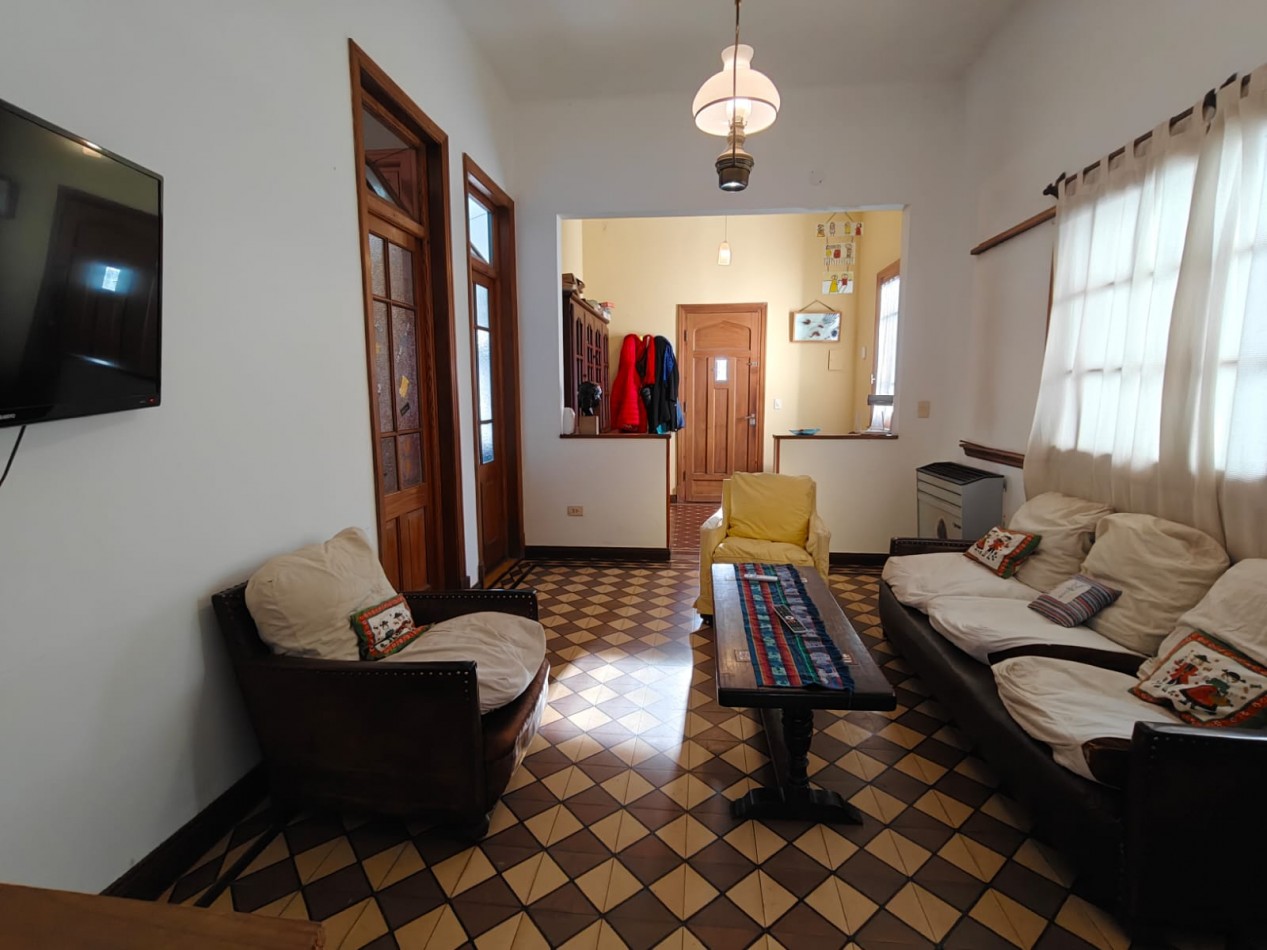 Dorrego y Berutti- La Perla- Casa 4 ambientes , jardin y parque -