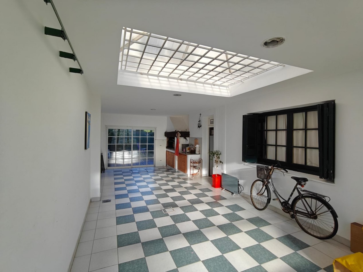 Dorrego y Berutti- La Perla- Casa 4 ambientes , jardin y parque -