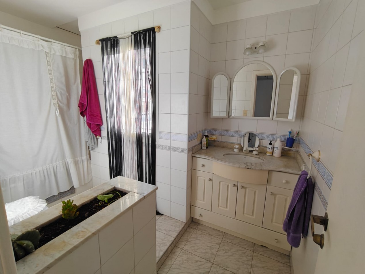 Dorrego y Berutti- La Perla- Casa 4 ambientes , jardin y parque -