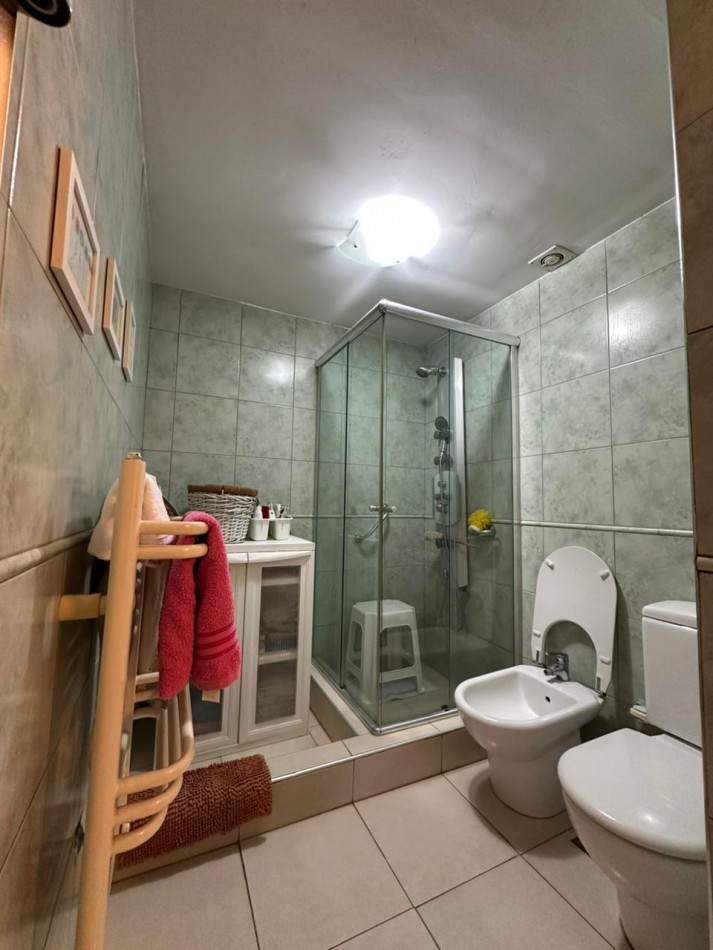 Chalet 3 ambientes con parque . Totalmente reciclado