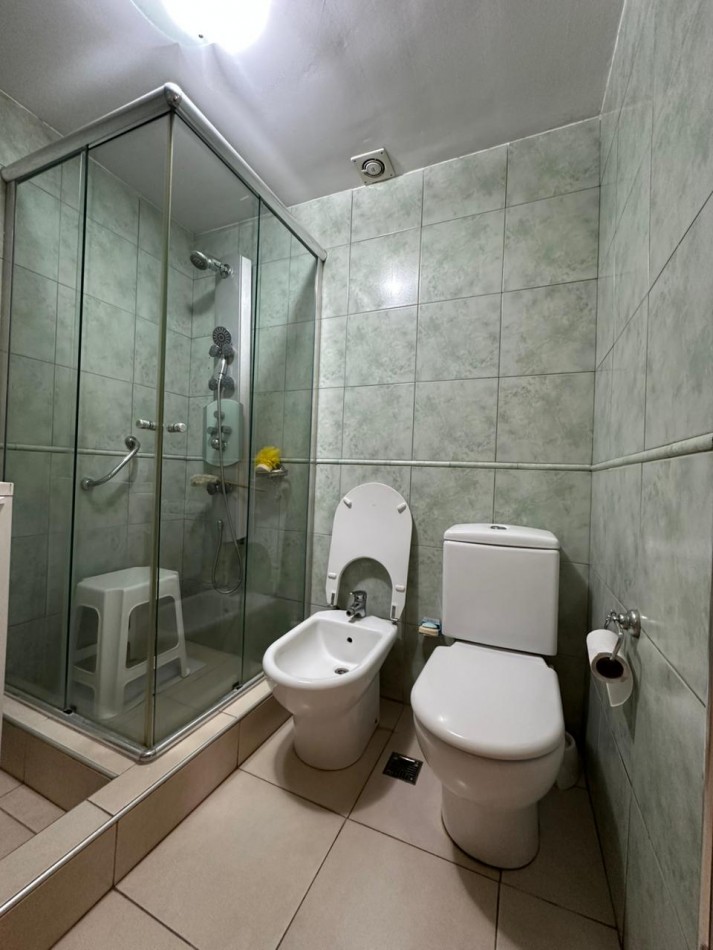 Chalet 3 ambientes con parque . Totalmente reciclado