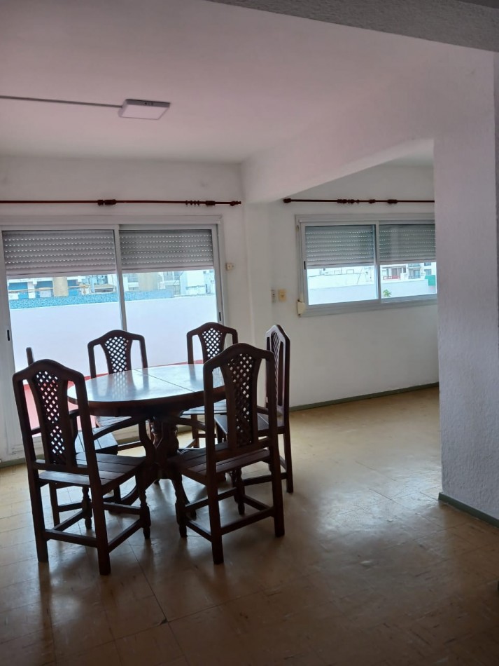 Bolivar y La Rioja- Departamento 2 ambientes con balcon terraza, todo externo 