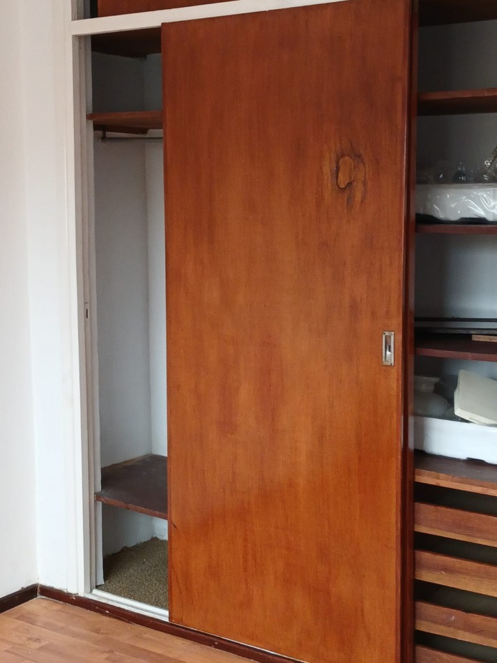 Necochea y Misiones. Departamento 2 ambientes a la calle con balcon y patio