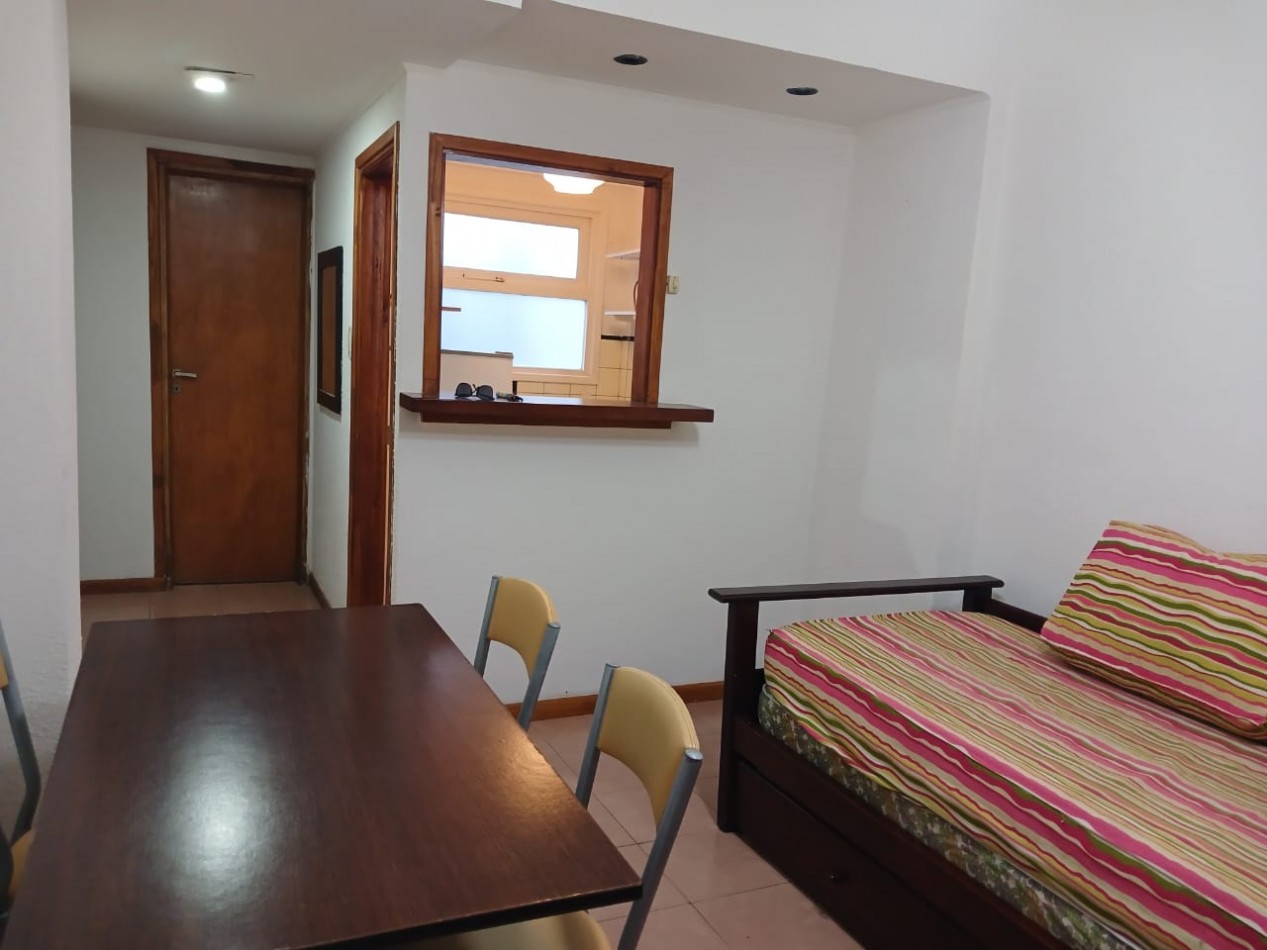 Departamento 1 ambiente dividido, planta baja contrafrente con pequeño patio