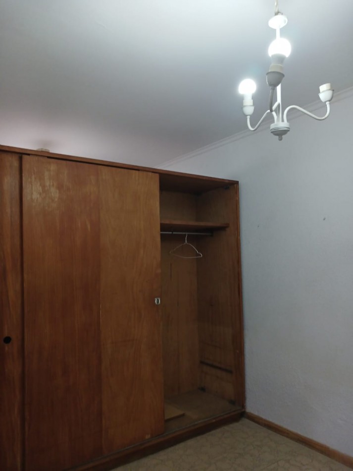Departamento 1 ambiente dividido, planta baja contrafrente con pequeño patio