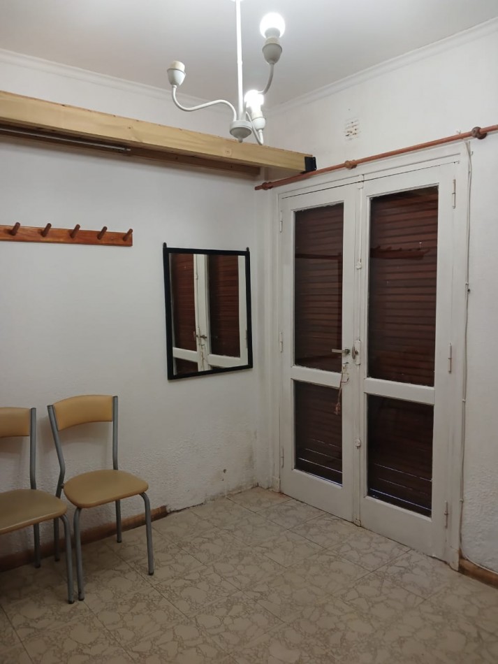 Departamento 1 ambiente dividido, planta baja contrafrente con pequeño patio