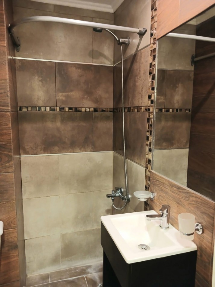 Departamento 1 ambiente a la calle con balcon- Impecable