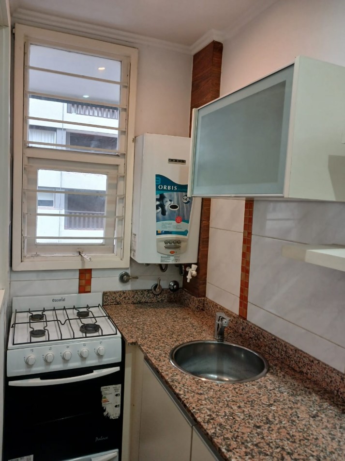 Departamento 1 ambiente a la calle con balcon- Impecable