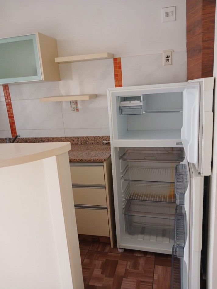 Departamento 1 ambiente a la calle con balcon- Impecable