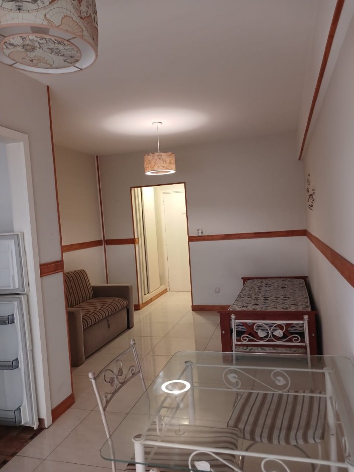 Departamento 1 ambiente a la calle con balcon- Impecable
