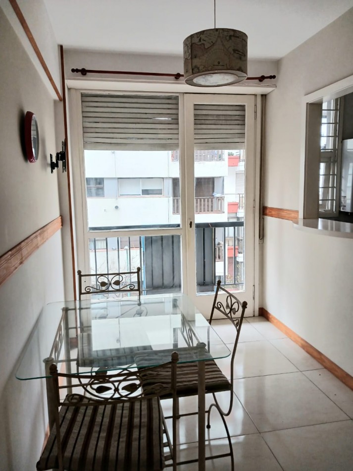 Departamento 1 ambiente a la calle con balcon- Impecable