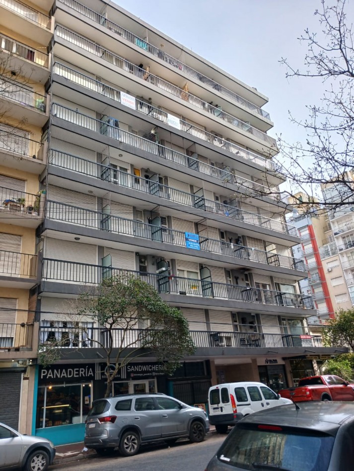 Departamento 1 ambiente a la calle con balcon- Impecable