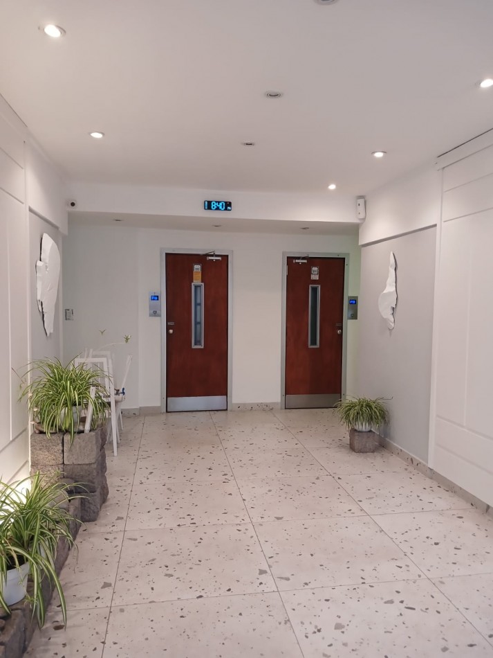 Departamento 1 ambiente a la calle con balcon- Impecable