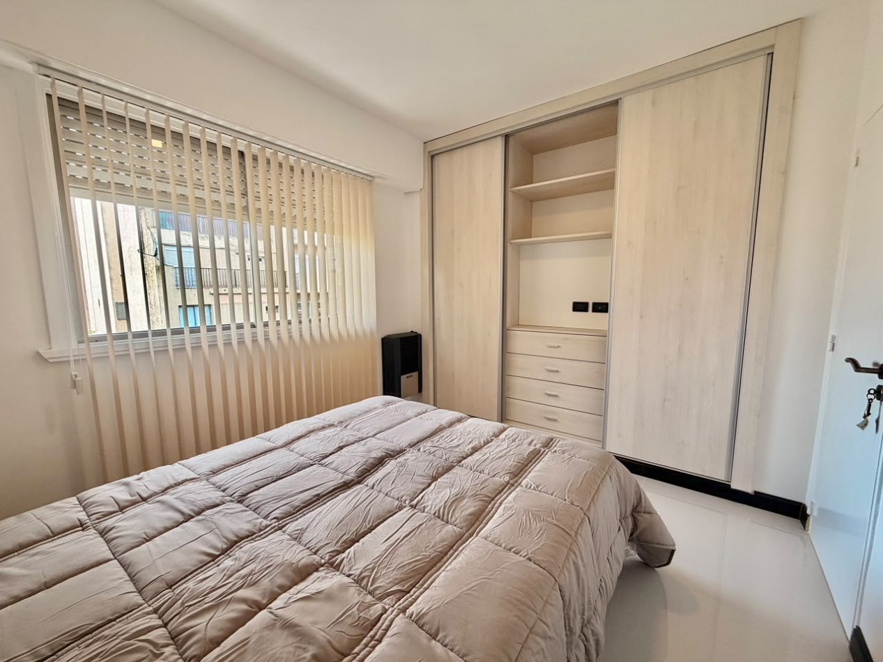Departamento 2 ambientes a la calle con balcon, totalmente reciclado