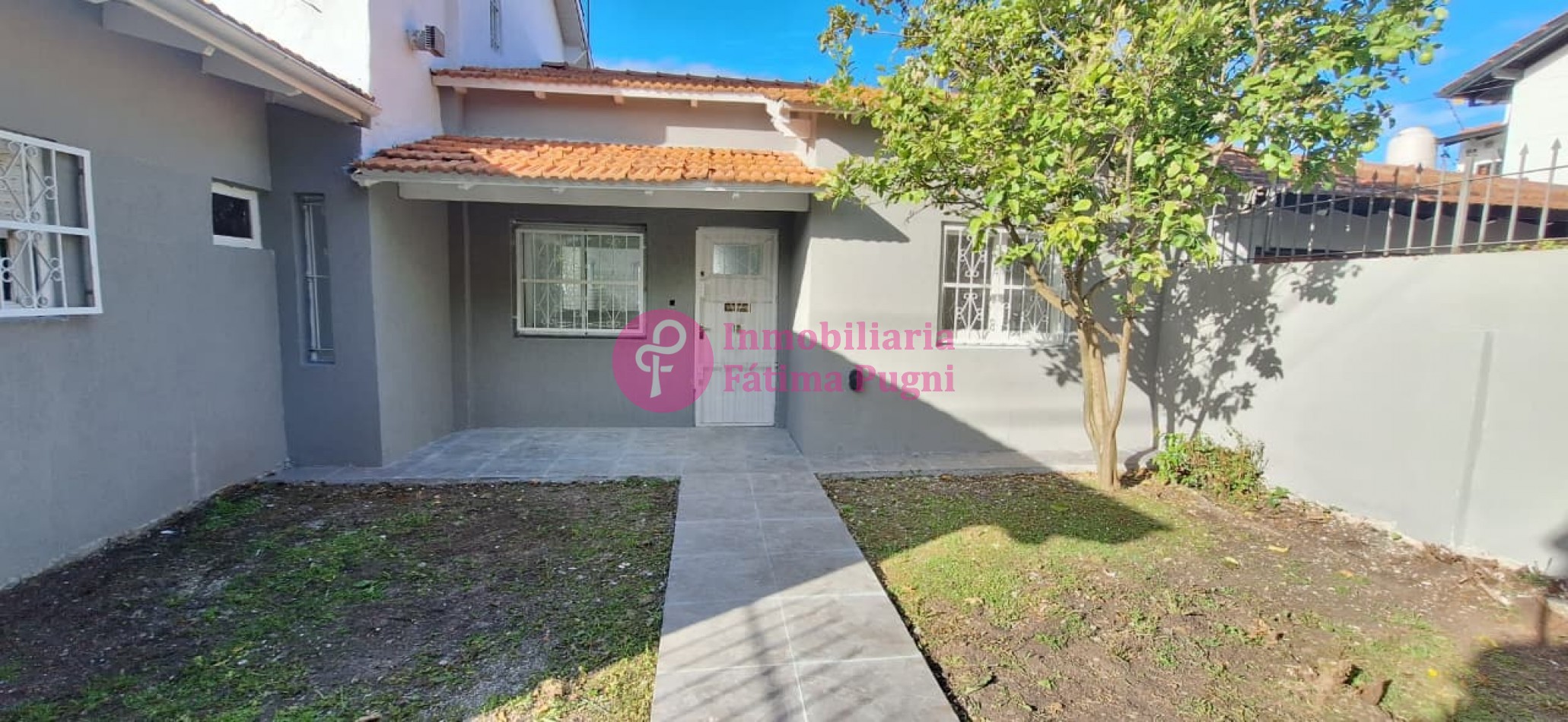 Florisbelo Acosto casi Tejedor - Casa 3 ambientes con garage y patio con Quincho- Reciclada