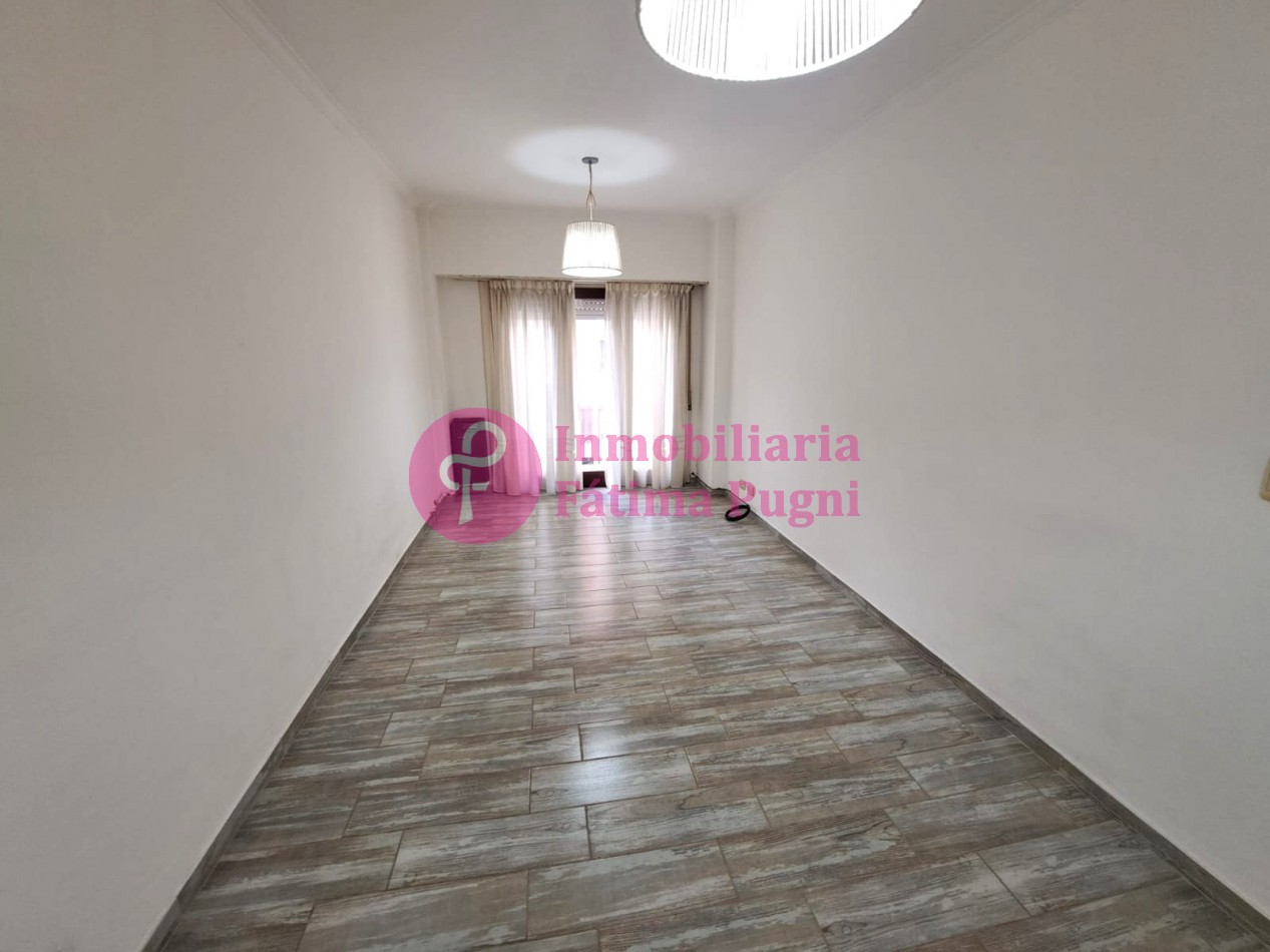 Departamento 3 ambientes a la calle con balcon- Reciclado- Zona Plaza Mitre