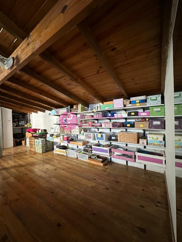 Chalet 3 ambientes con parque . Totalmente reciclado