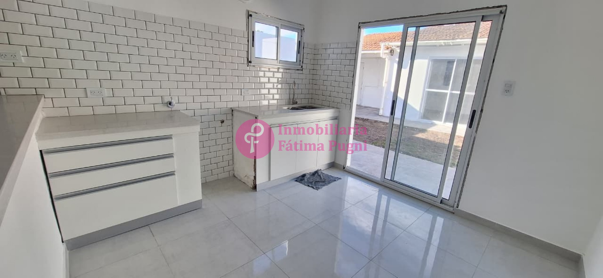 Florisbelo Acosto casi Tejedor - Casa 3 ambientes con garage y patio con Quincho- Reciclada