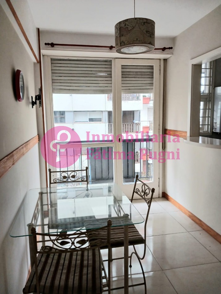 Departamento 1 ambiente a la calle con balcon- Impecable