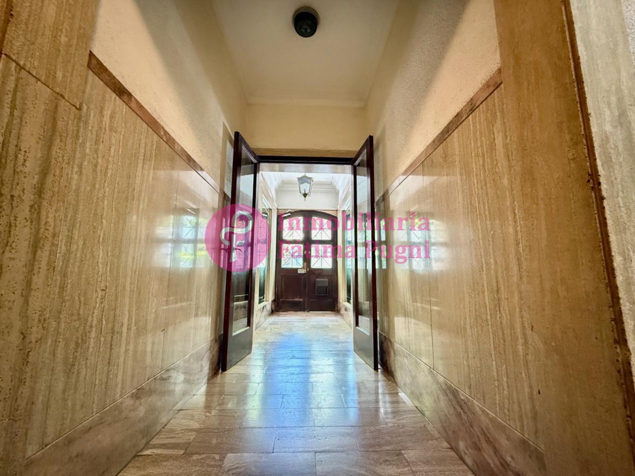 Semipiso 3 ambientes con dependencia de servicio - contrafrente- Muy luminoso, buen estado