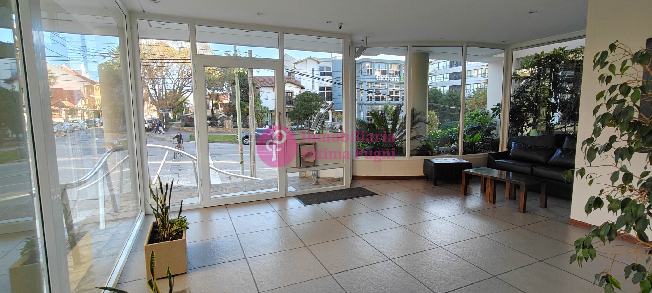 Piso 4 ambientes con cochera, amoblado. Avenida Colon 1105