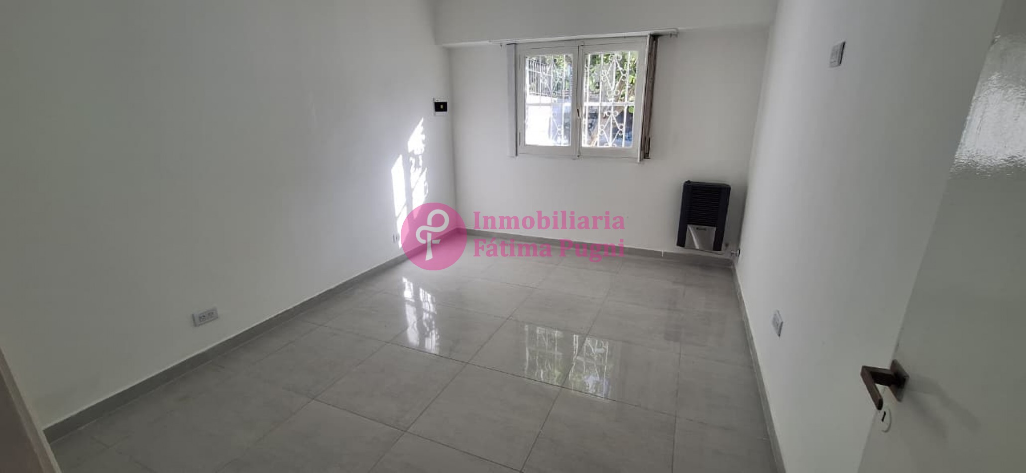 Florisbelo Acosto casi Tejedor - Casa 3 ambientes con garage y patio con Quincho- Reciclada