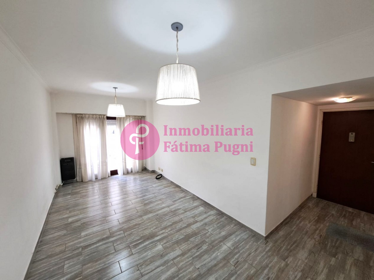 Departamento 3 ambientes a la calle con balcon- Reciclado- Zona Plaza Mitre