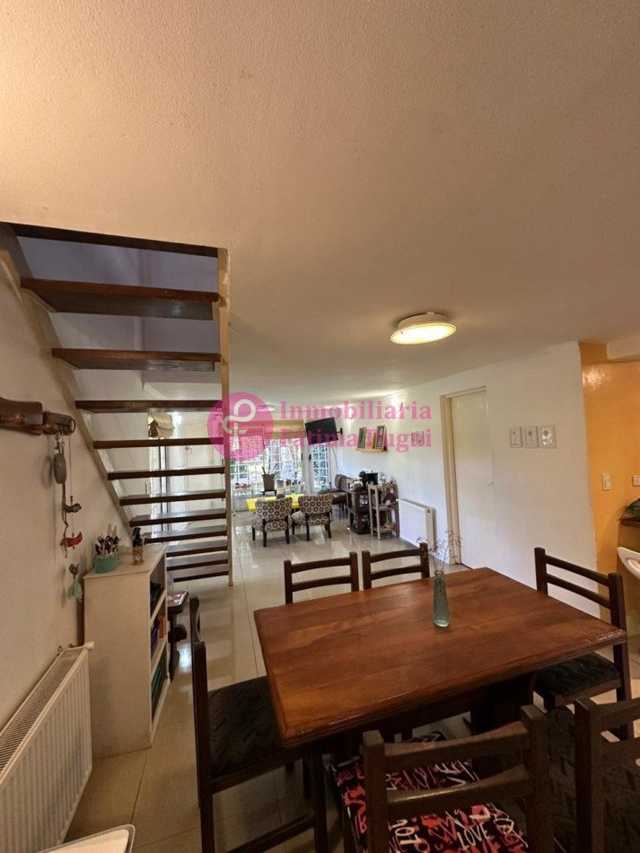 Chalet 3 ambientes con parque . Totalmente reciclado