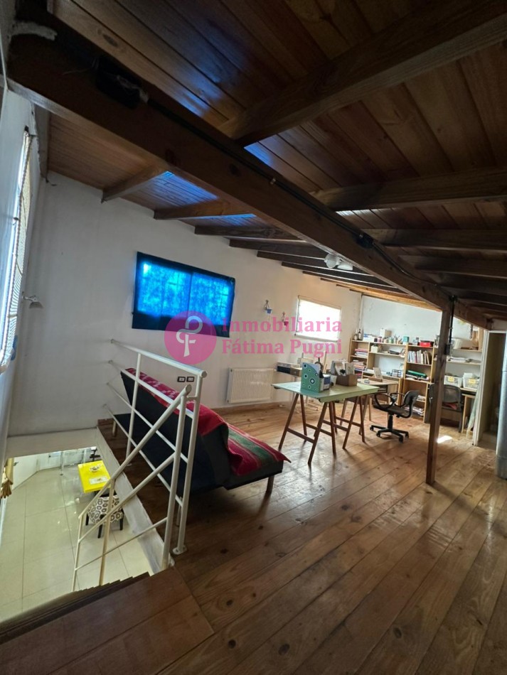 Chalet 3 ambientes con parque . Totalmente reciclado