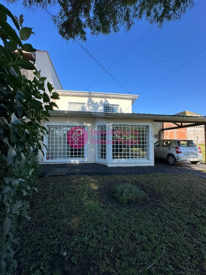 Chalet 3 ambientes con parque . Totalmente reciclado