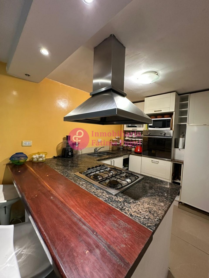 Chalet 3 ambientes con parque . Totalmente reciclado