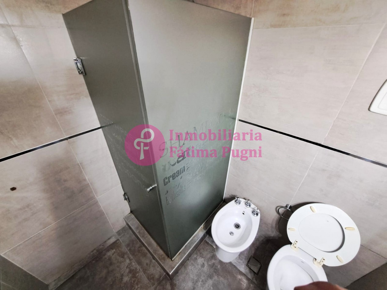 Departamento 3 ambientes a la calle con balcon- Reciclado- Zona Plaza Mitre