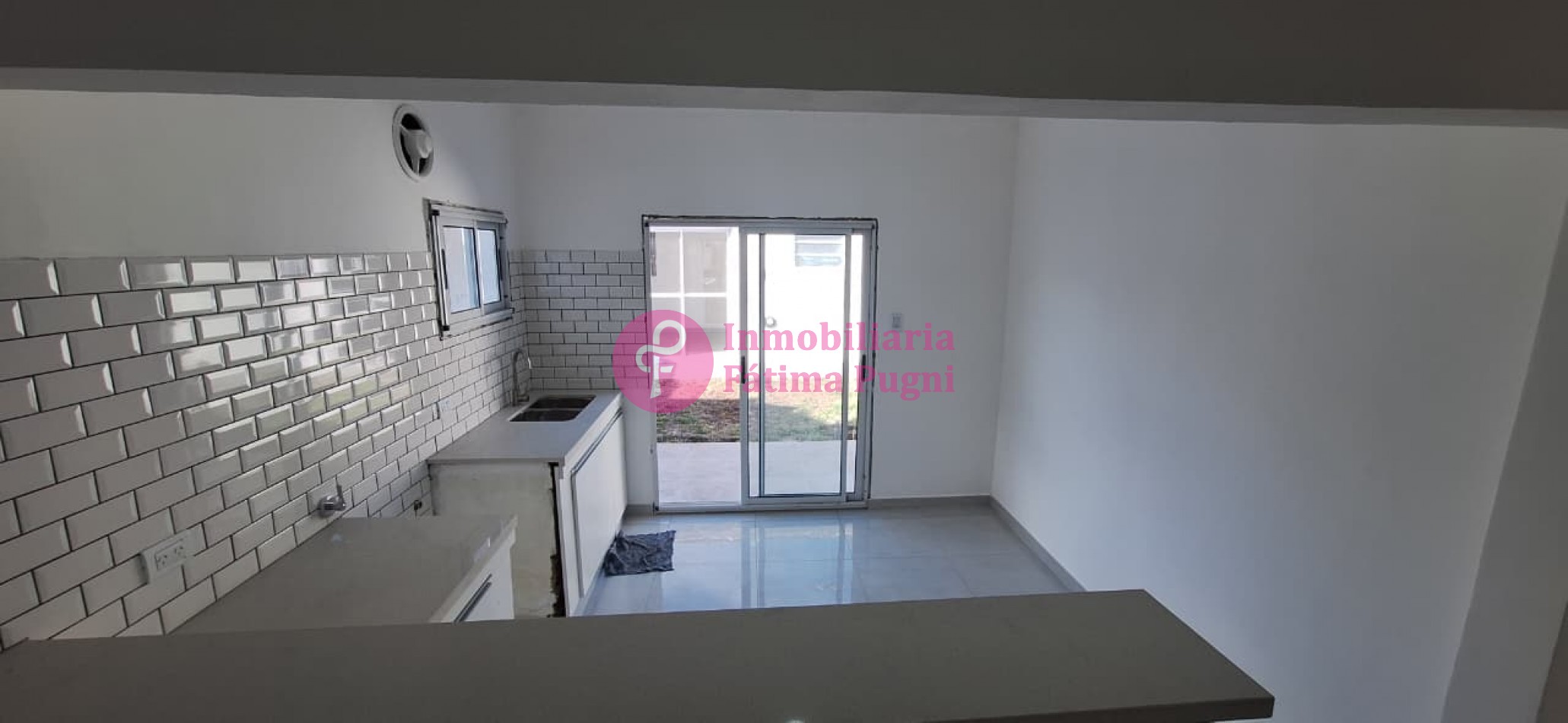 Florisbelo Acosto casi Tejedor - Casa 3 ambientes con garage y patio con Quincho- Reciclada