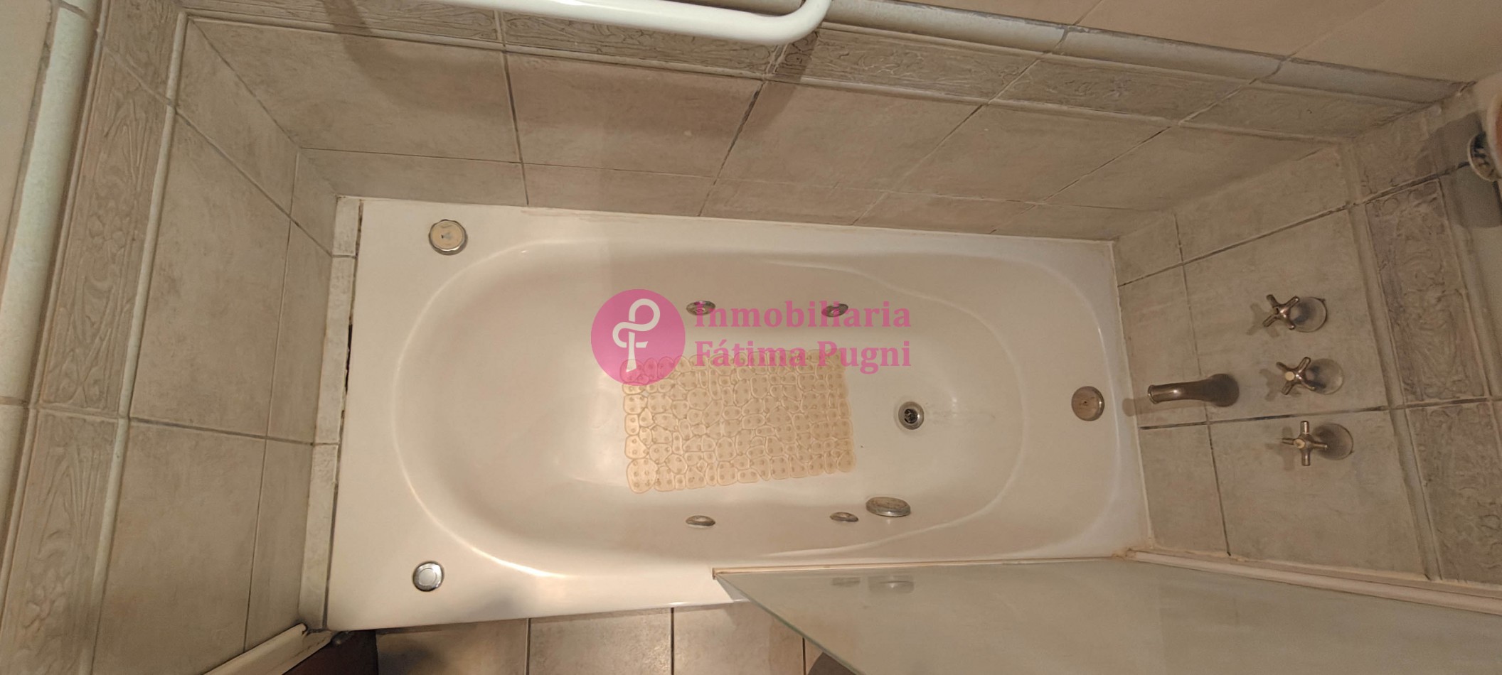 Piso 4 ambientes con cochera, amoblado. Avenida Colon 1105